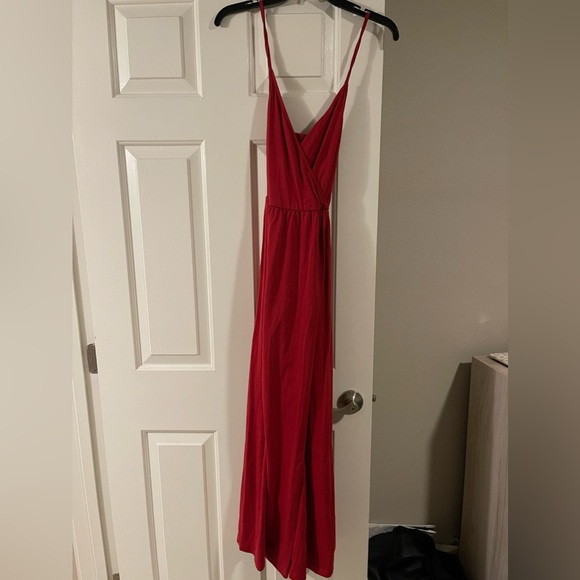 Red maxi dress with slit - Picture 3 of 6